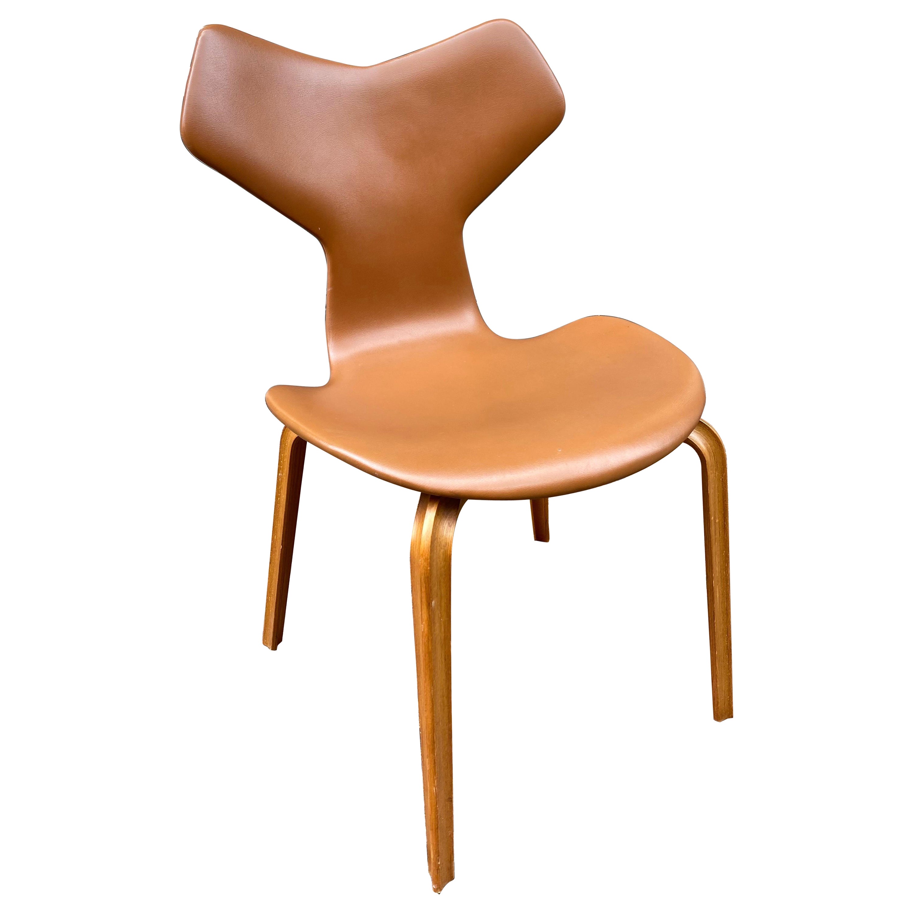 Grand Prix-Stuhl von Arne Jacobsen 4130 im Angebot