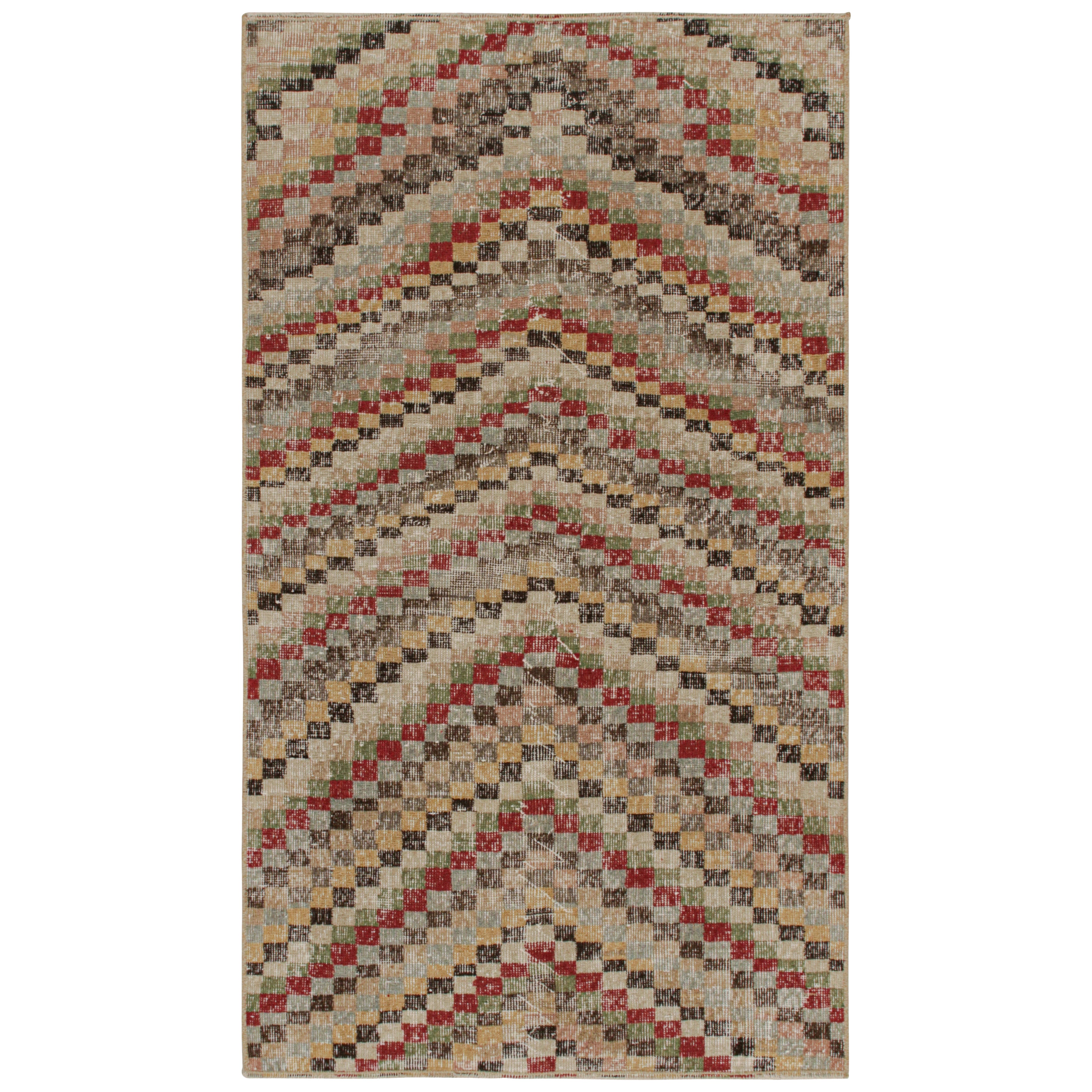 Vintage Zeki Müren Teppich in polychromatischen geometrischen Mustern, von Rug & Kilim im Angebot