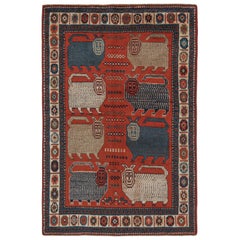 Rare tapis tribal vintage rouge avec photos beiges et bleues de Rug & Kilim