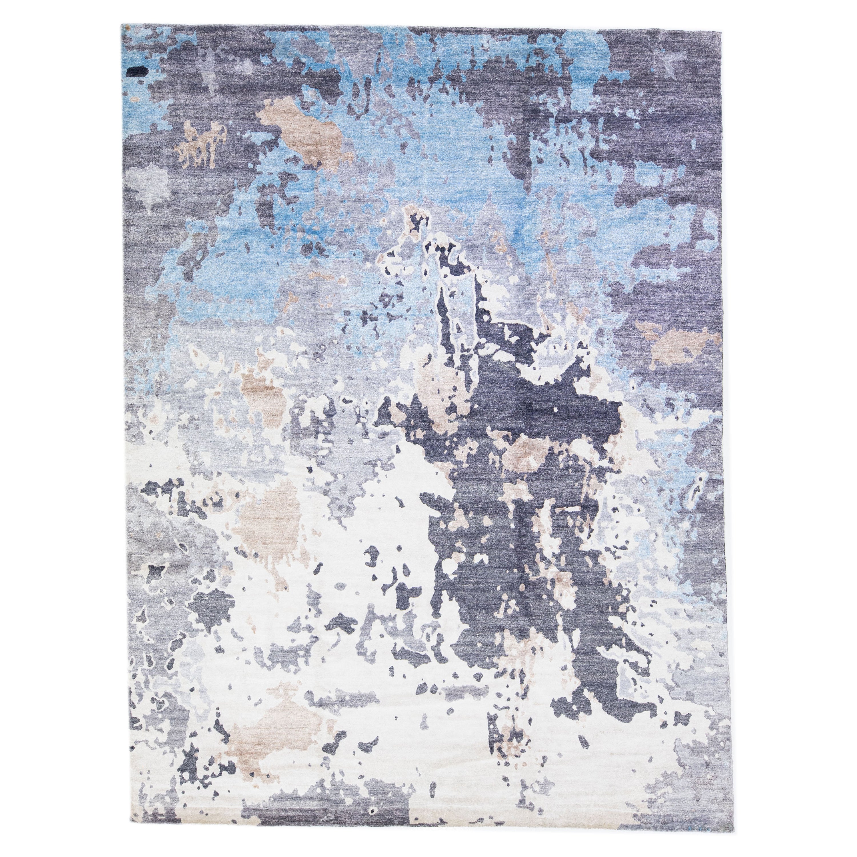 Zeitgenössischer grauer Teppich aus Wolle und Seide, handgefertigt mit abstraktem Motiv im Angebot