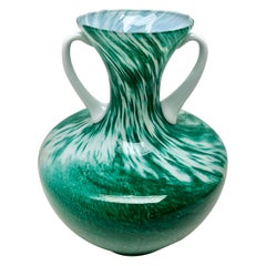 Jarra de opalina italiana verde opalescente y blanca de Florencia