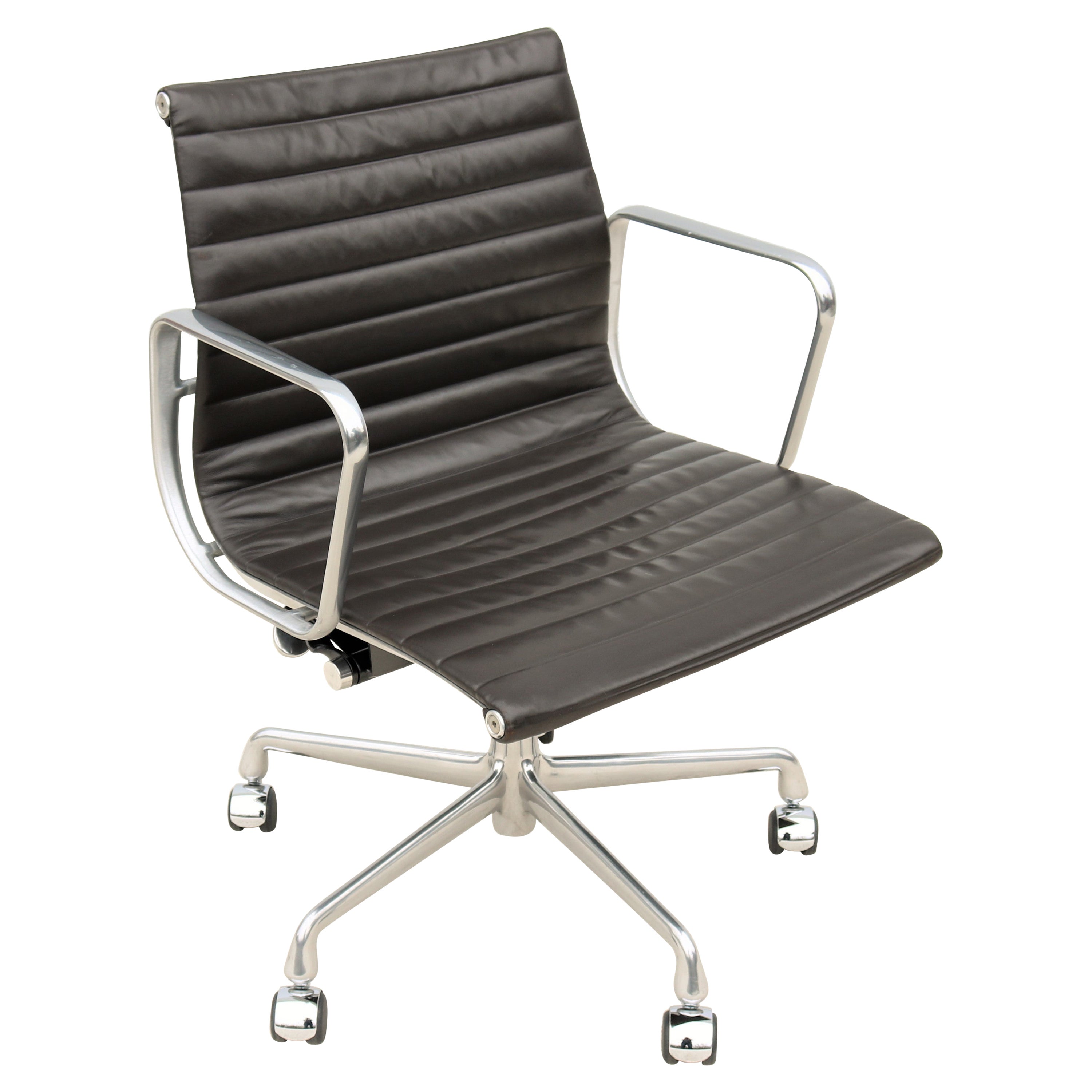 Mid-Century Modern Herman Miller Eames Aluminum Group Leather Management Chair For Sale