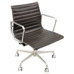 Mid-Century Modern Herman Miller Eames Aluminum Group Leather Management Chair