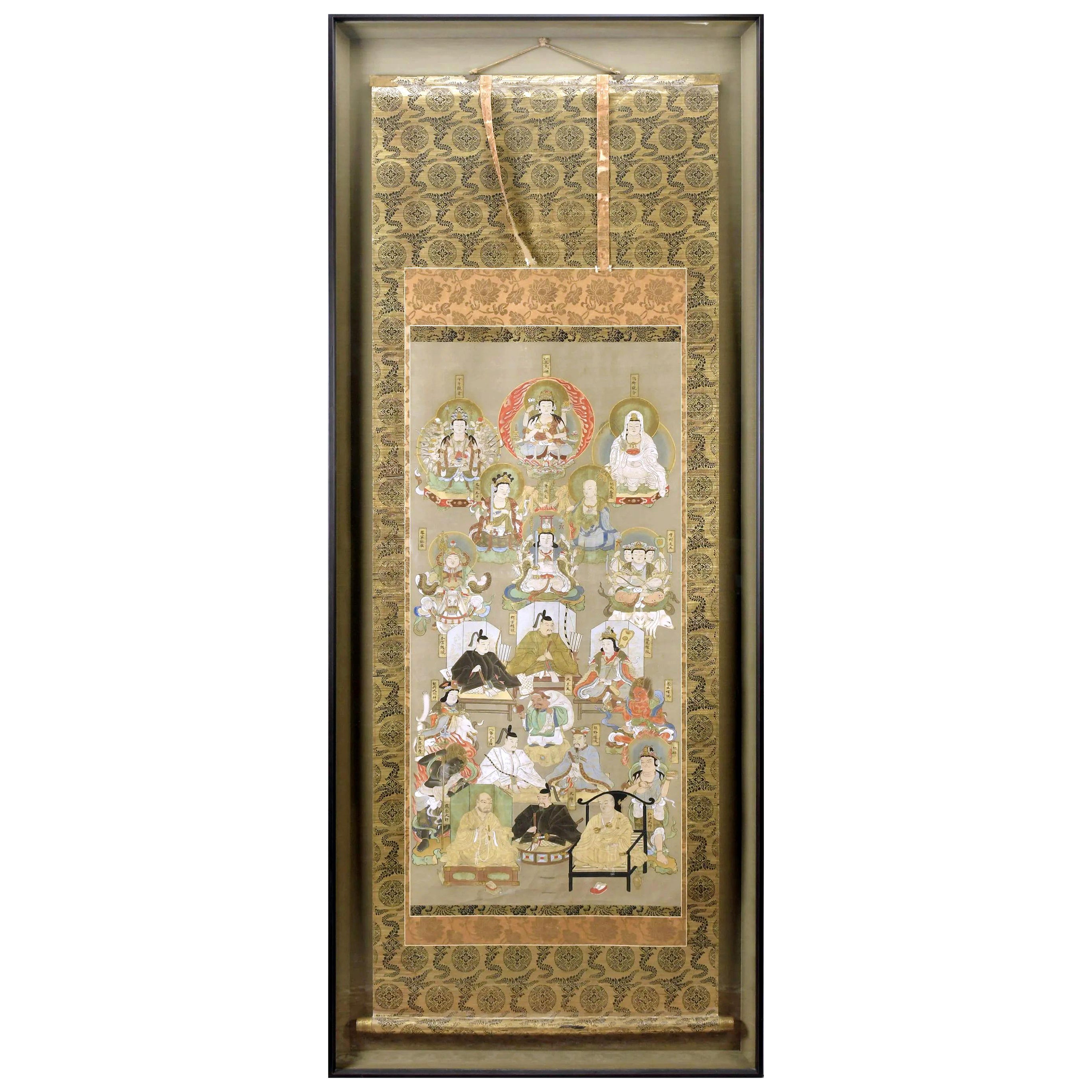 Nyorai-Kojin en soie japonaise à volutes de Suijaku avec des divinités bouddhistes et Shinto mélangées