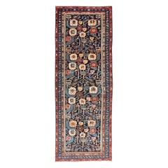 Tapis de couloir Hamadan ancien à fond bleu et motifs tribaux multicolores 3'3 x 9'3