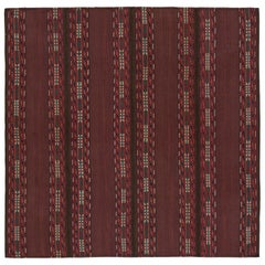 Persischer Kelim mit burgunderroten Streifen und geometrischen Mustern von Teppich & Kilim