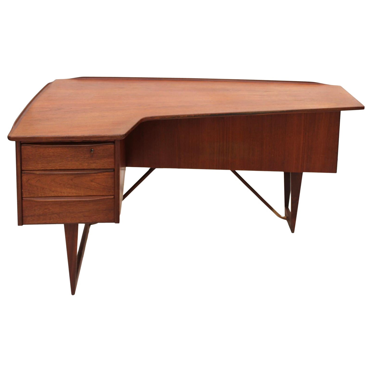 Bureau en bois massif moderne du milieu du siècle dernier conçu par Arne Vodder Boomerang 