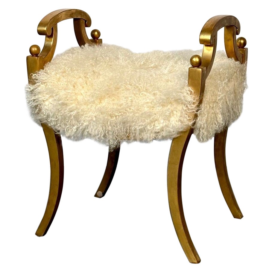 Pouf/tabouret en bois doré de style Hollywood Regency, peau de mouton, scandinave en vente