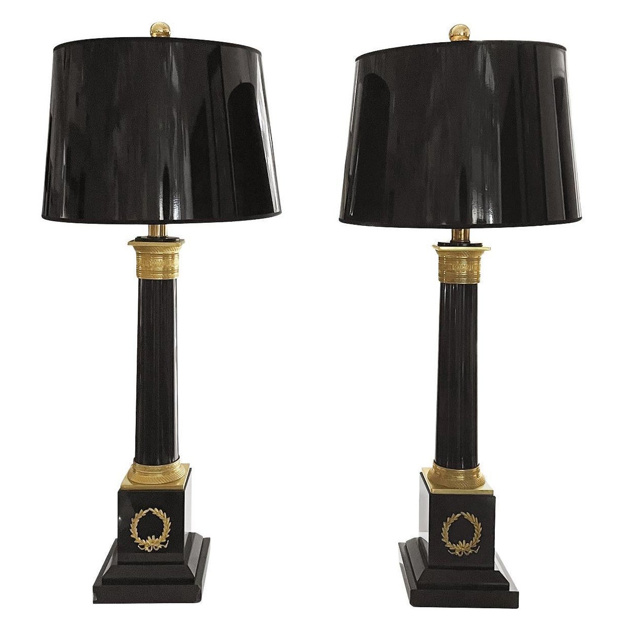 Paire de grandes lampes de bureau françaises du 20ème siècle en marbre noir et bronze doré