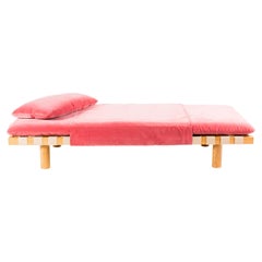 Pallet Dirty Pink Velvet Nature Day Bed by Pulpo