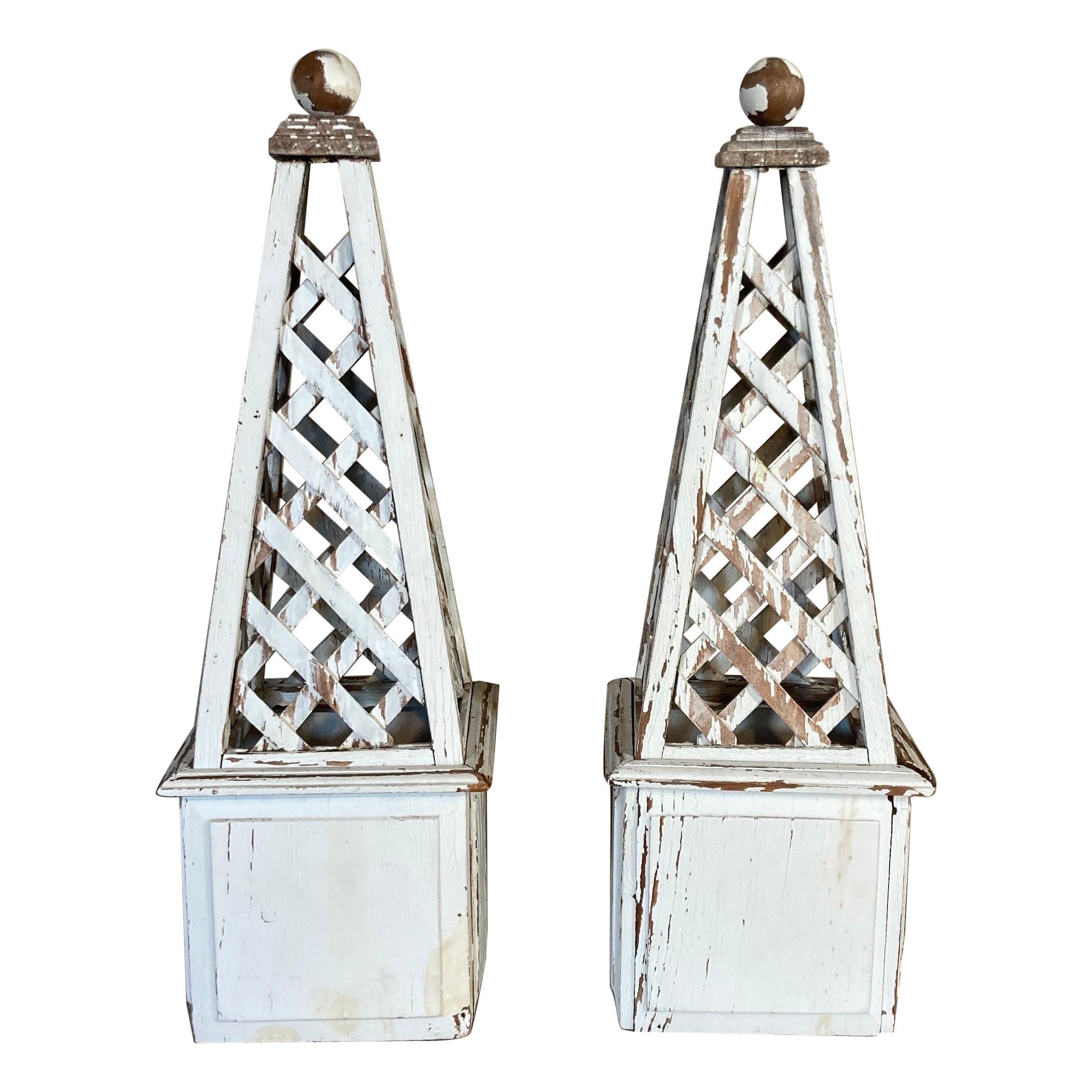Pair of Small Folk Art Painted Wood Tabletop Obelisks, American, circa 1940s For Sale