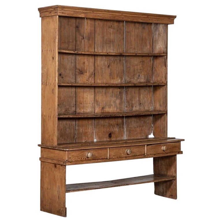 19. Jahrhundert Englisch Kiefer Vernacular Dresser im Angebot bei 1stDibs