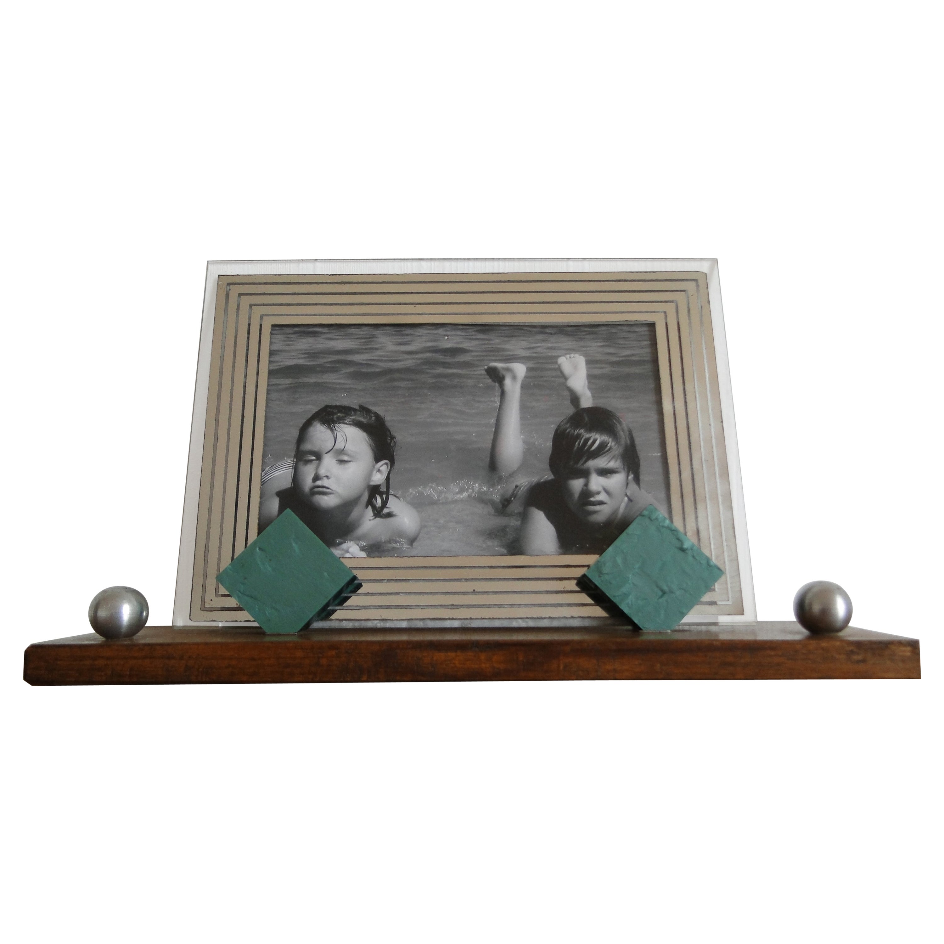 Cadre photo Art Déco moderniste en bois, bakélite et boules chromées en vente