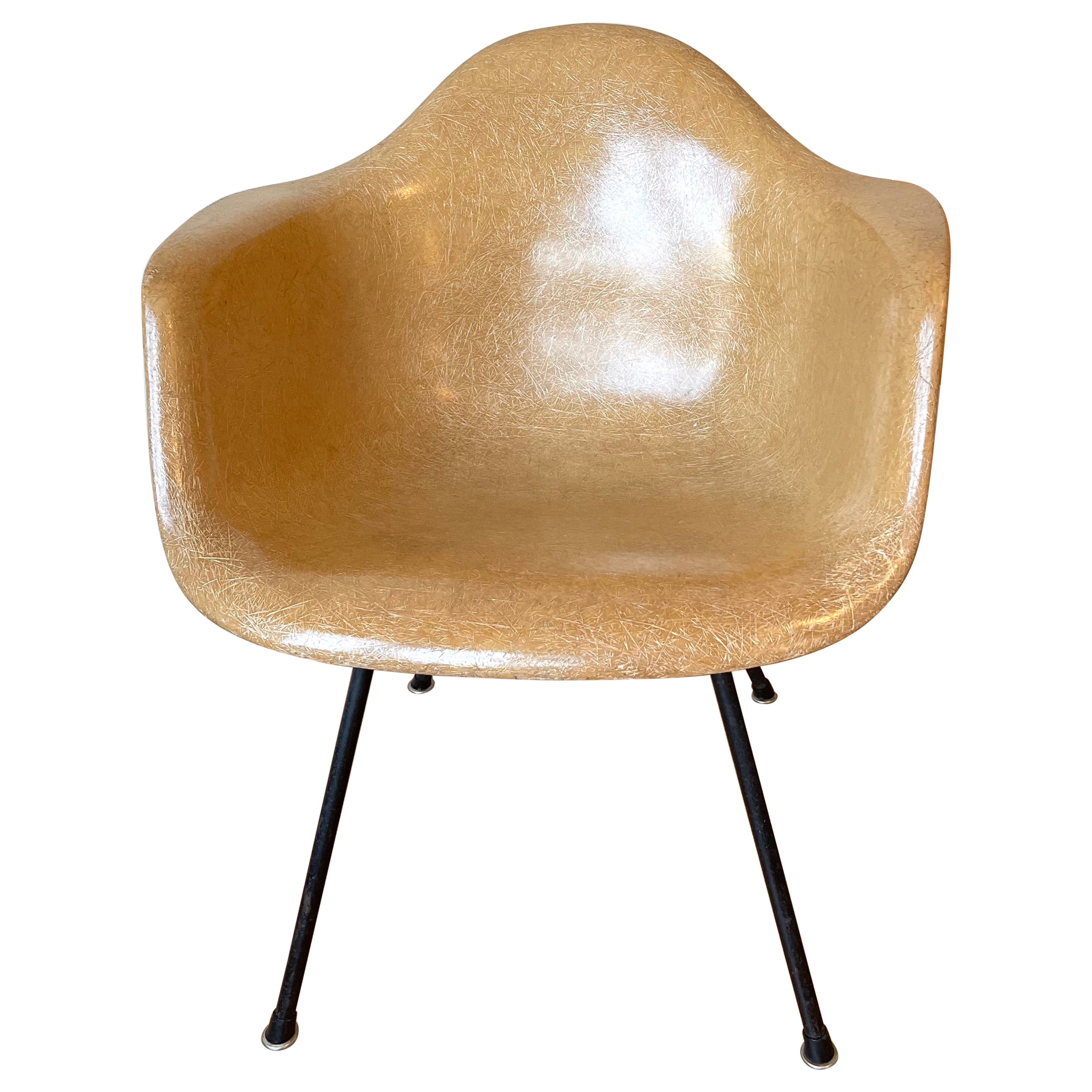 Eames Max Armchair by Charles and Ray Eames for Herman Miller 'Parchment'