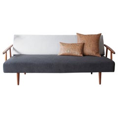Mid-20th Century Danish Daybed in Contrasting Bouclé