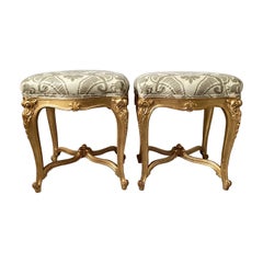 Paire de bancs carrés en bois doré sculptés à la main de style Louis XV, vers 1900