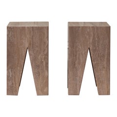 Pedestal de piedra travertino de Studio Glustin
