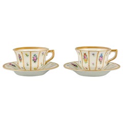 Royal Copenhagen Henriette, Porcelana Pintada a Mano con Borde Dorado, Dos Tazas Moka