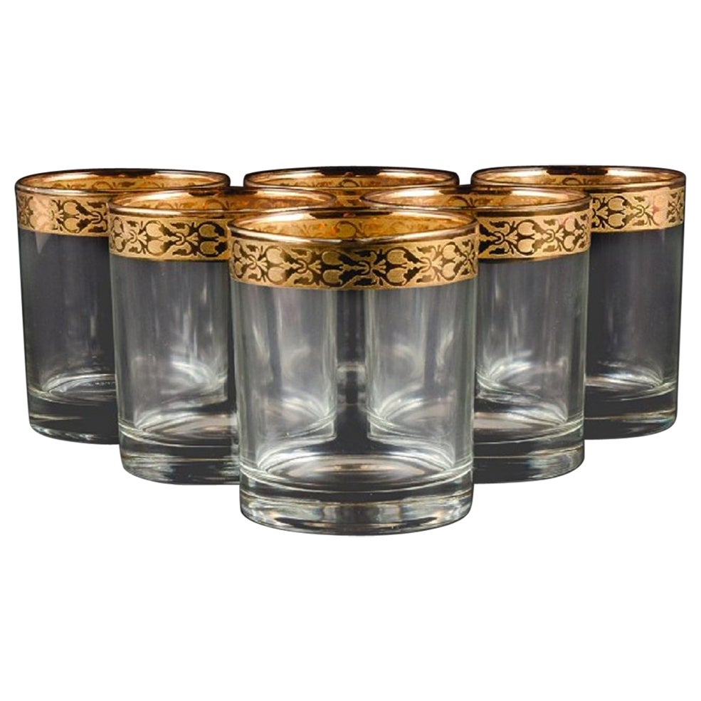 Conception italienne, six verres à eau en verre d'art transparent avec bord doré.