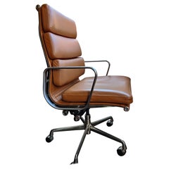 Eames Executive Height Soft Pad-Bürostuhl von Herman Miller