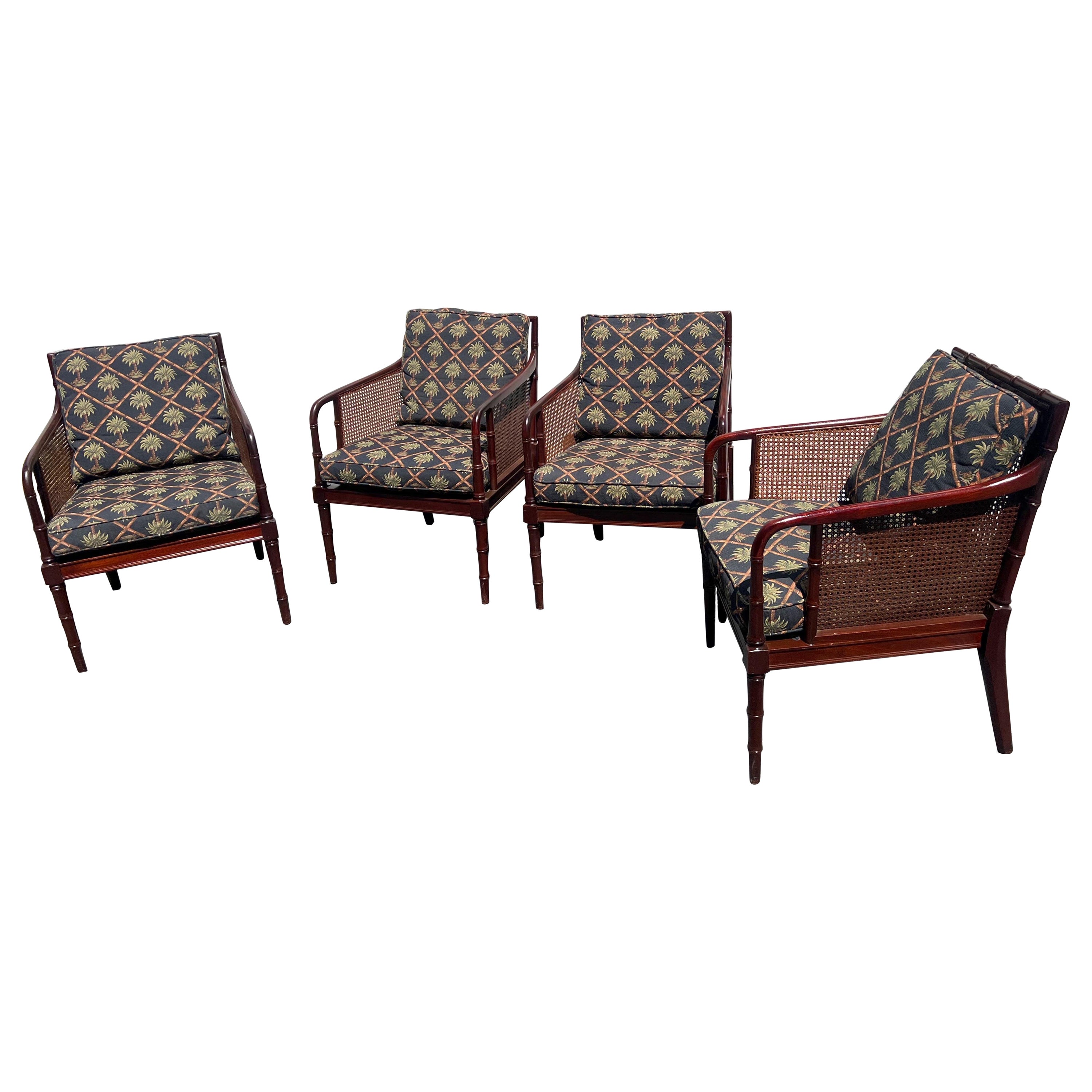 Un ensemble de 4 fauteuils vintage en faux bambou, acajou et rotin en vente