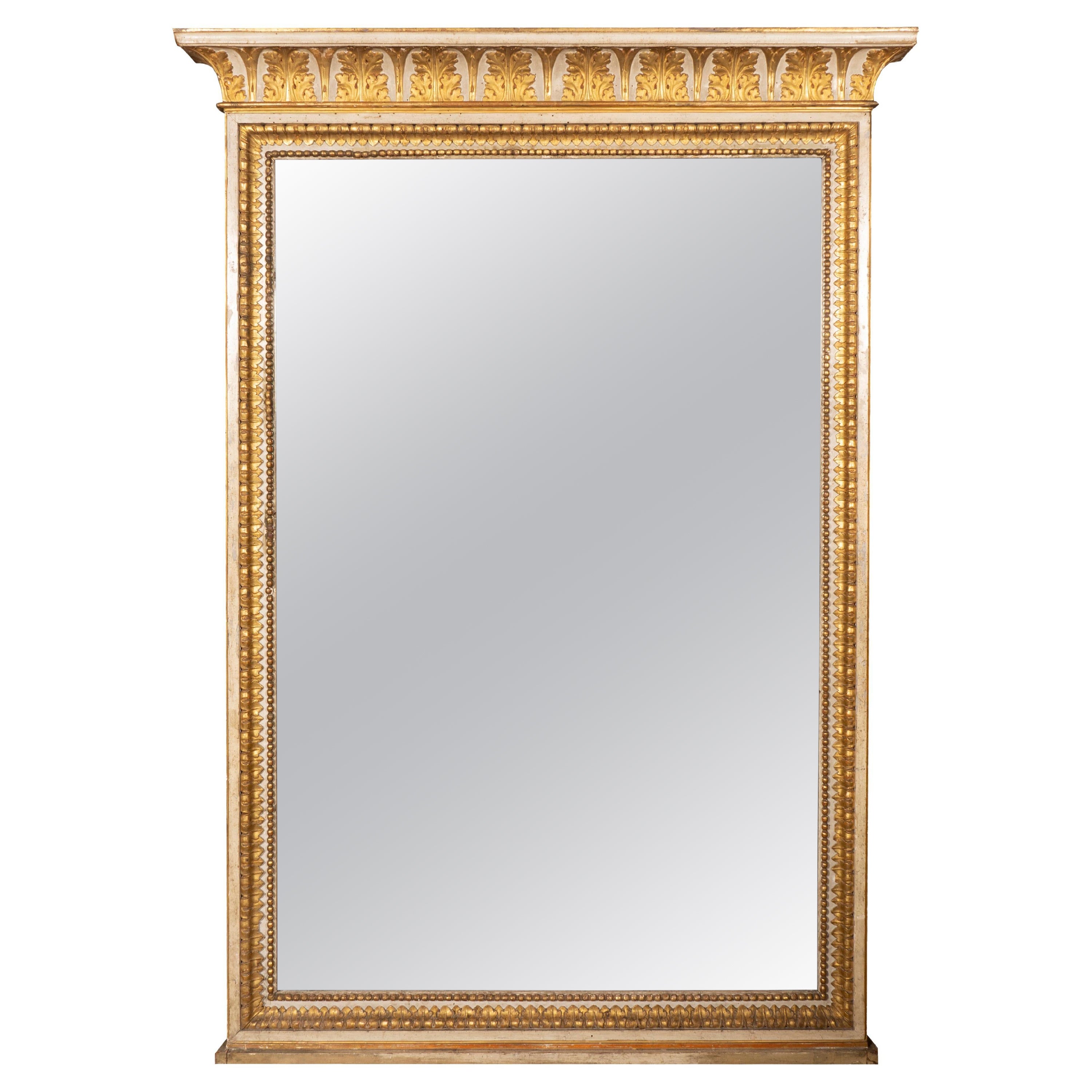 Grand miroir Louis XVI peint en crème et en bois doré en vente