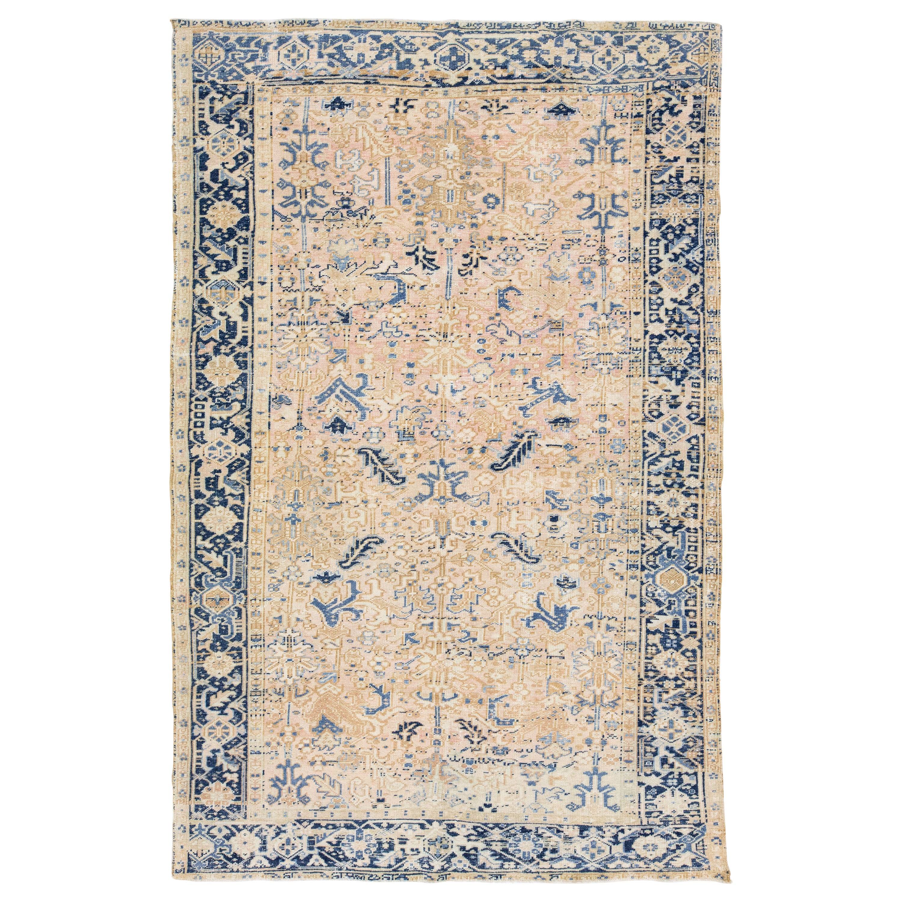 Antiker persischer Heriz-Teppich aus pfirsichfarbener Wolle mit handgefertigtem Motiv im Angebot