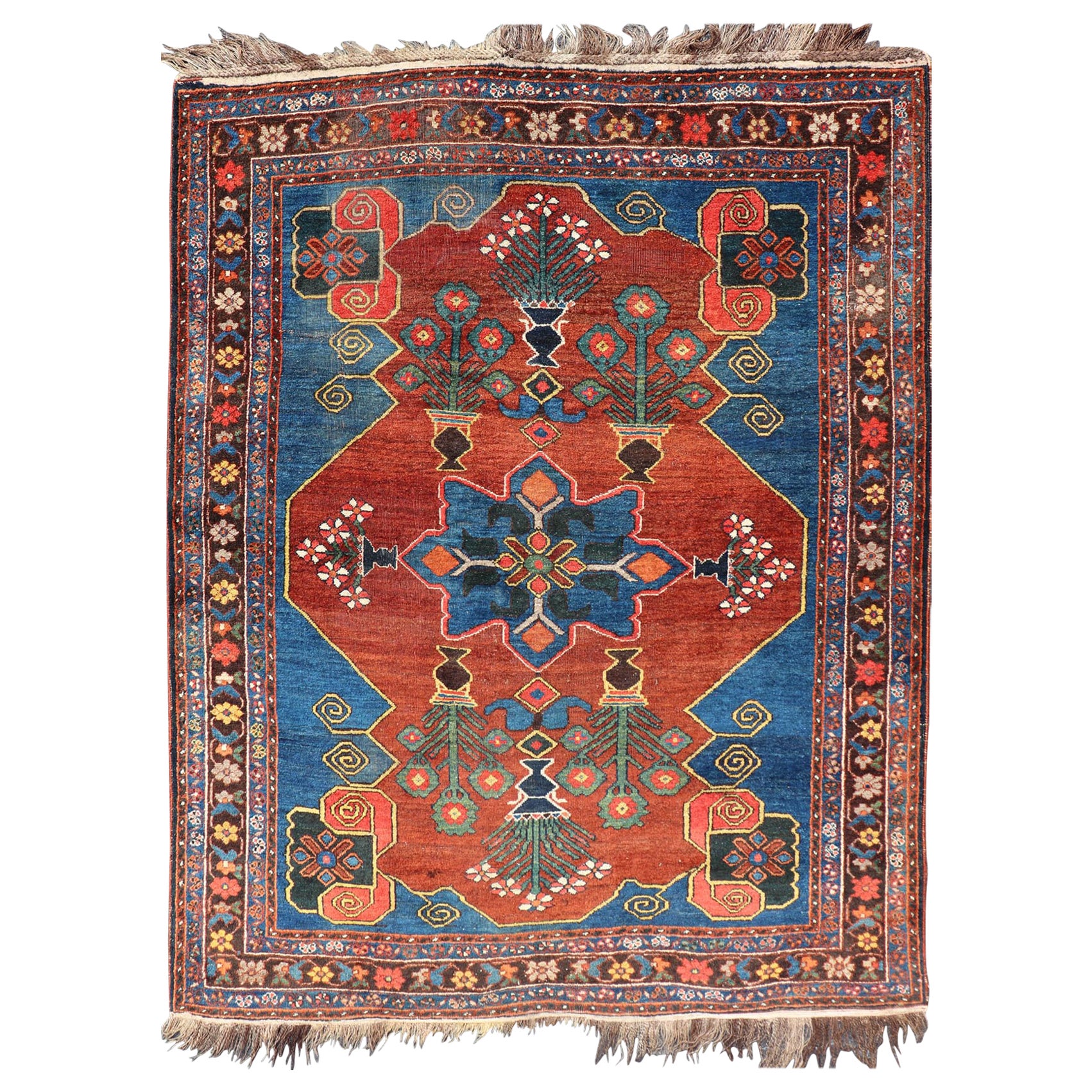Antike N.W. Persischer Teppich mit geometrischem Muster in Terrakotta in Rot, Königsblau und Grün