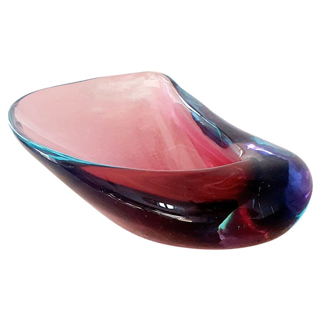 Milieu du XXe siècle Grand bol Sommerso italien en verre de Murano soufflé à la main en rose et bleu, 1950