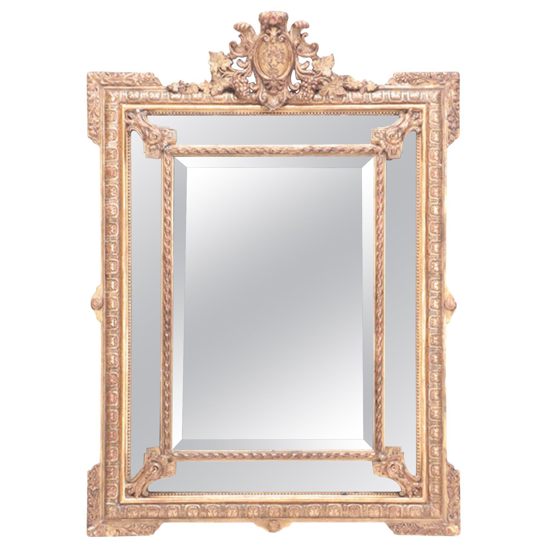 Un miroir français en bois doré et gesso avec bordure en miroir. Circa 1900.