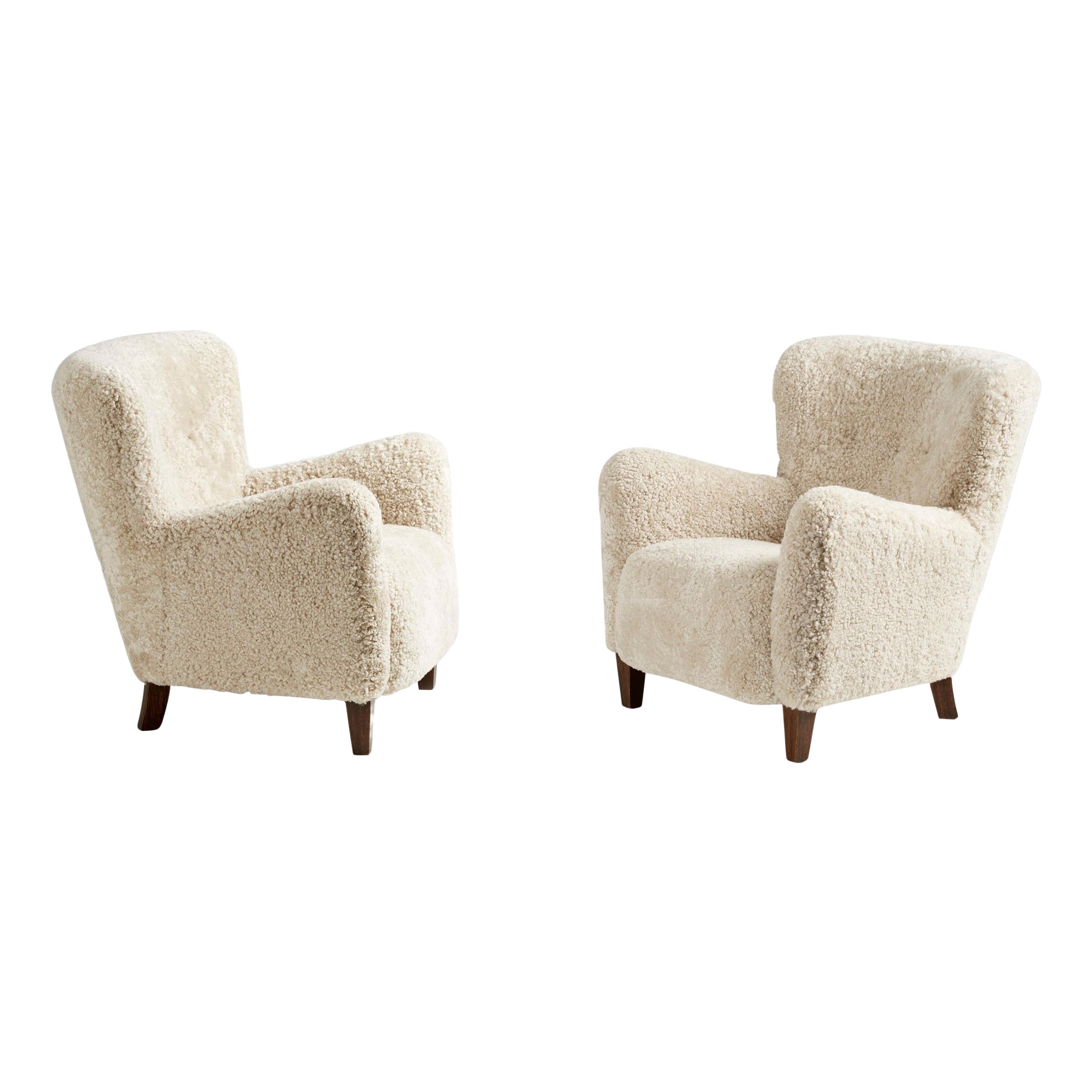 Ein Paar CUSTOM MADE Ryo Low Sheepskin Lounge Chairs im Angebot