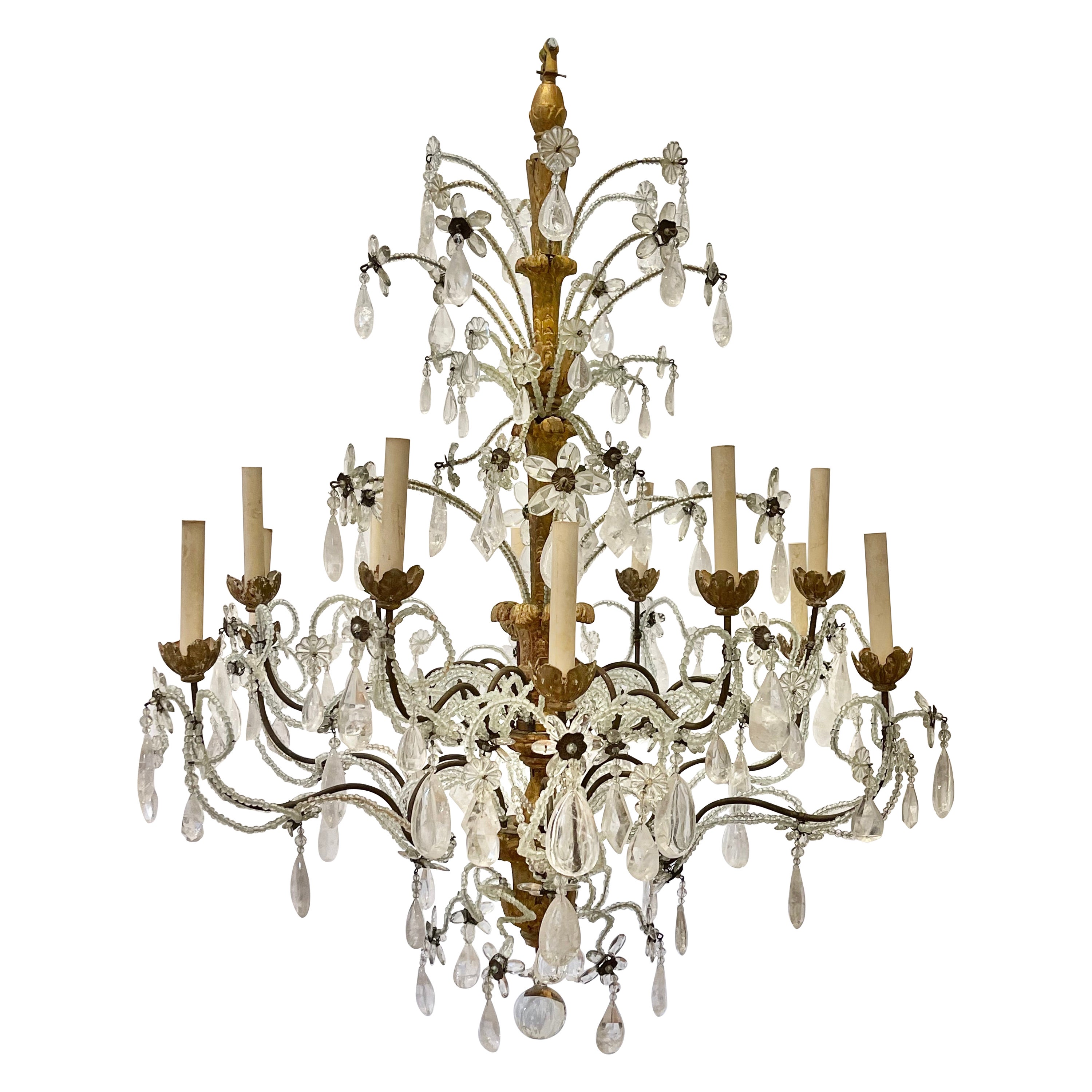 Lustre à douze lumières en bois doré, métal et cristal de roche italien du XVIIIe siècle en vente