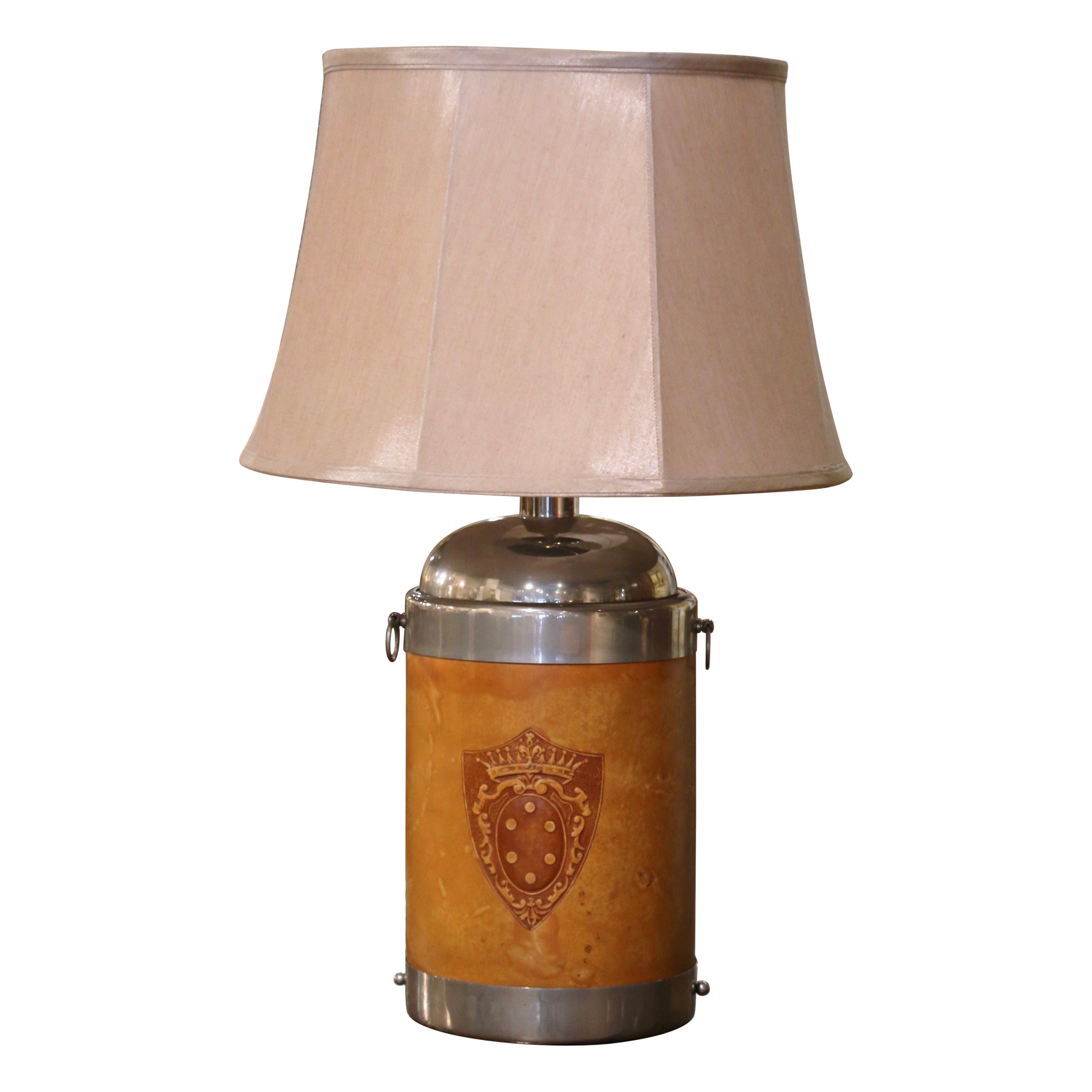 Lampe de table française du début du 20e siècle en chrome et cuir avec écusson gaufré en vente