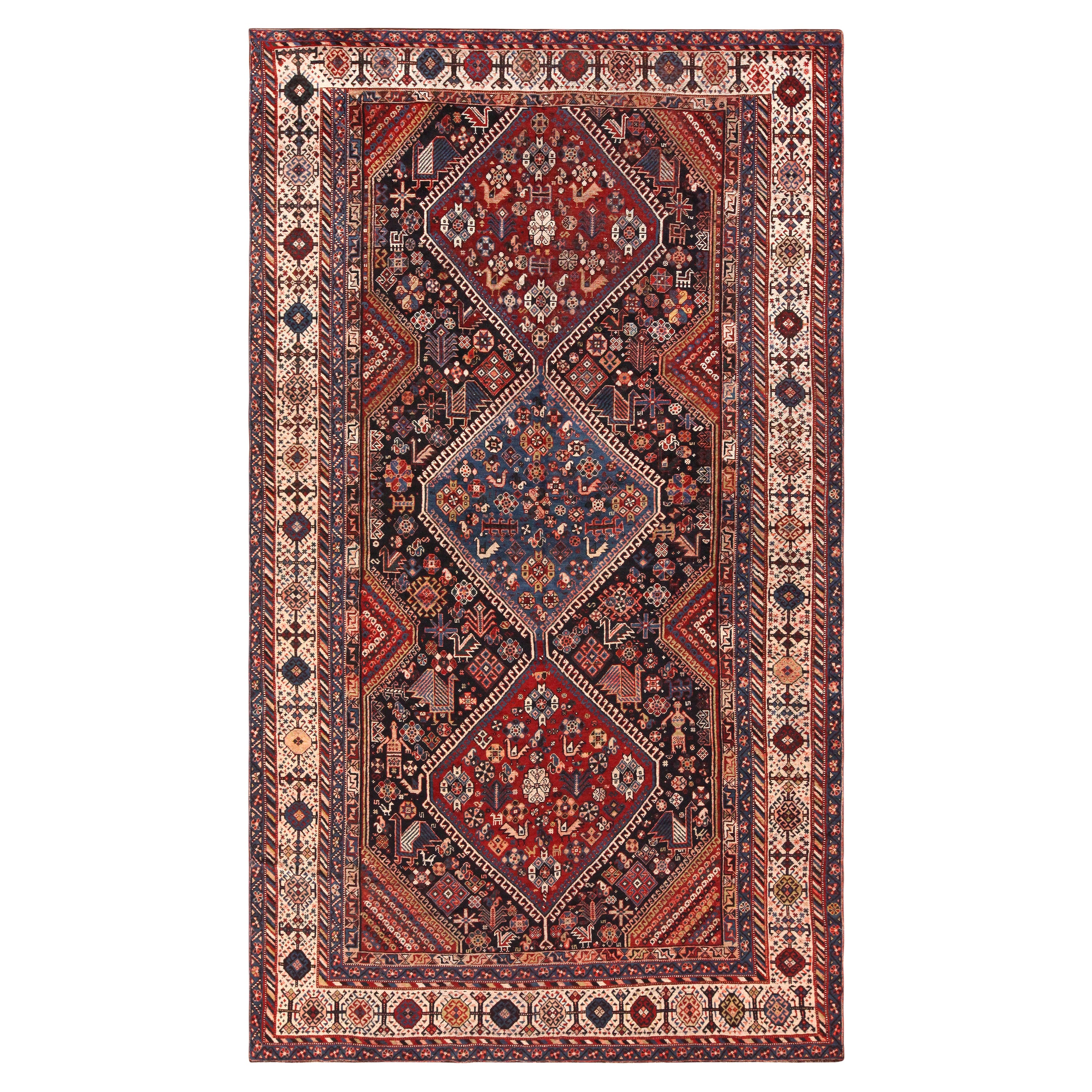 Antiker persischer Qashqai-Vogelteppich. 5 ft 10 in x 10 ft 4 in