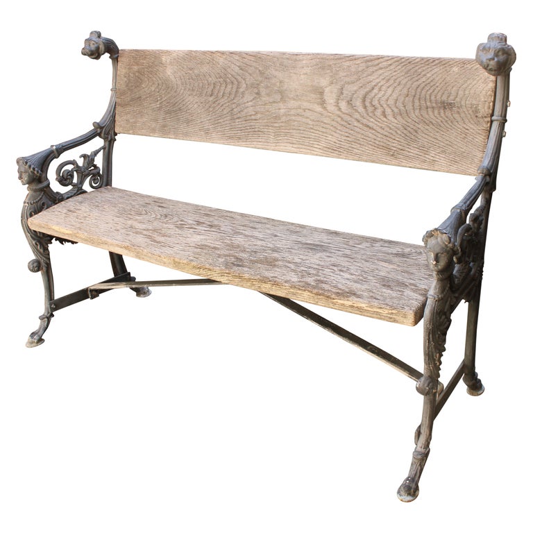 Neoklassische Gartenbank aus Eisen im Angebot bei 1stDibs