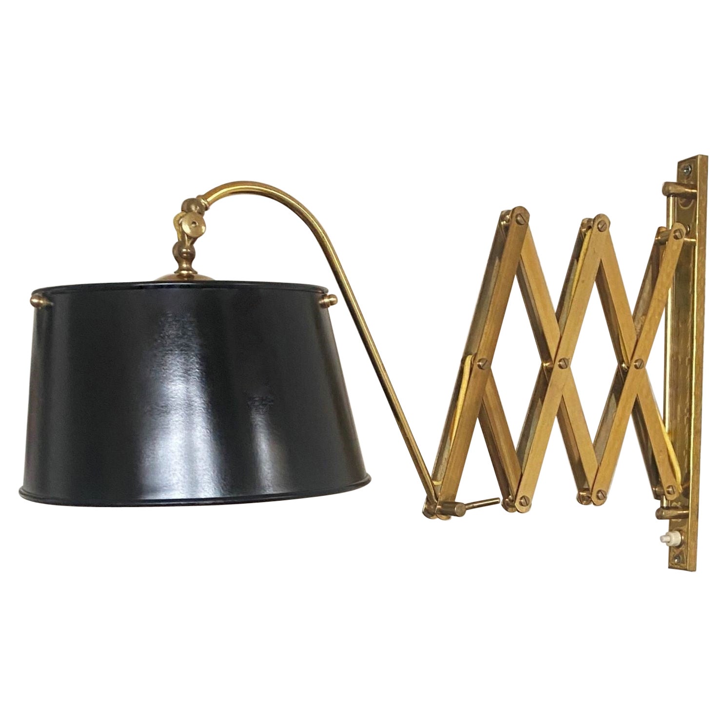 Midcentury Italian Adjustable Brass Wall Sconce with Black Lacquered Metal Shade For Sale