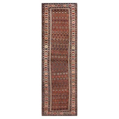 Tapis de couloir Kuba caucasien ancien. 3 pieds 6 po. x 11 pieds 6 po.