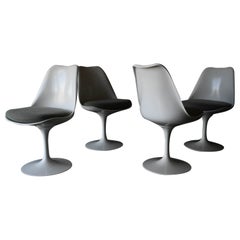 Ensemble de 4 chaises Tulip d'Eero Saarinen pour Knoll, Italie, vers 2015