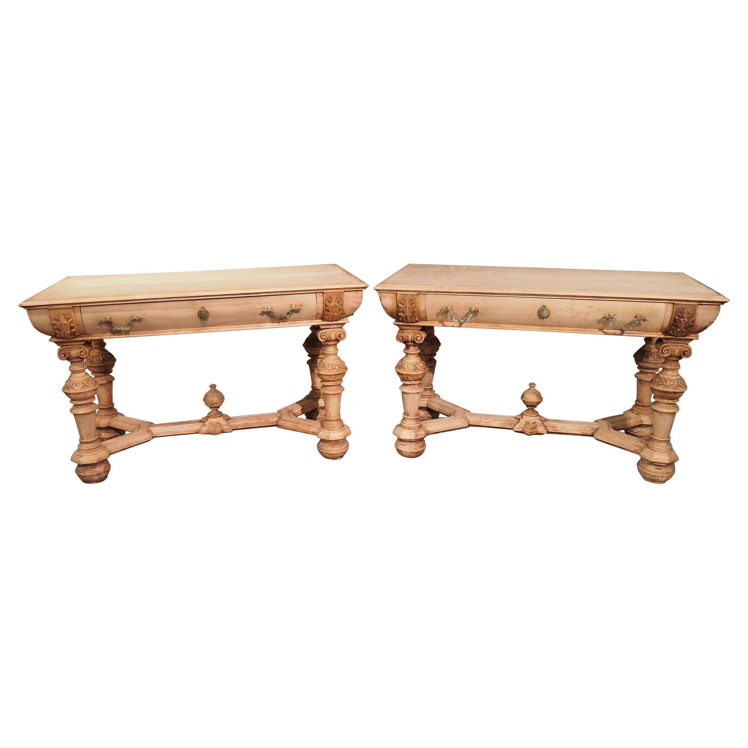 Paire de tables anciennes blanchies de style Renaissance hollandaise, 19e siècle