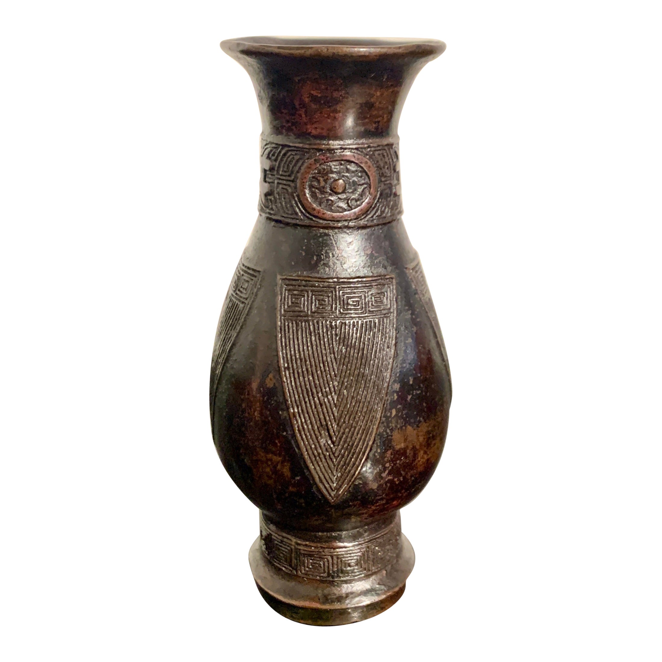 Petit vase érudit chinois archéologique en bronze, 17ème siècle, Chine en vente