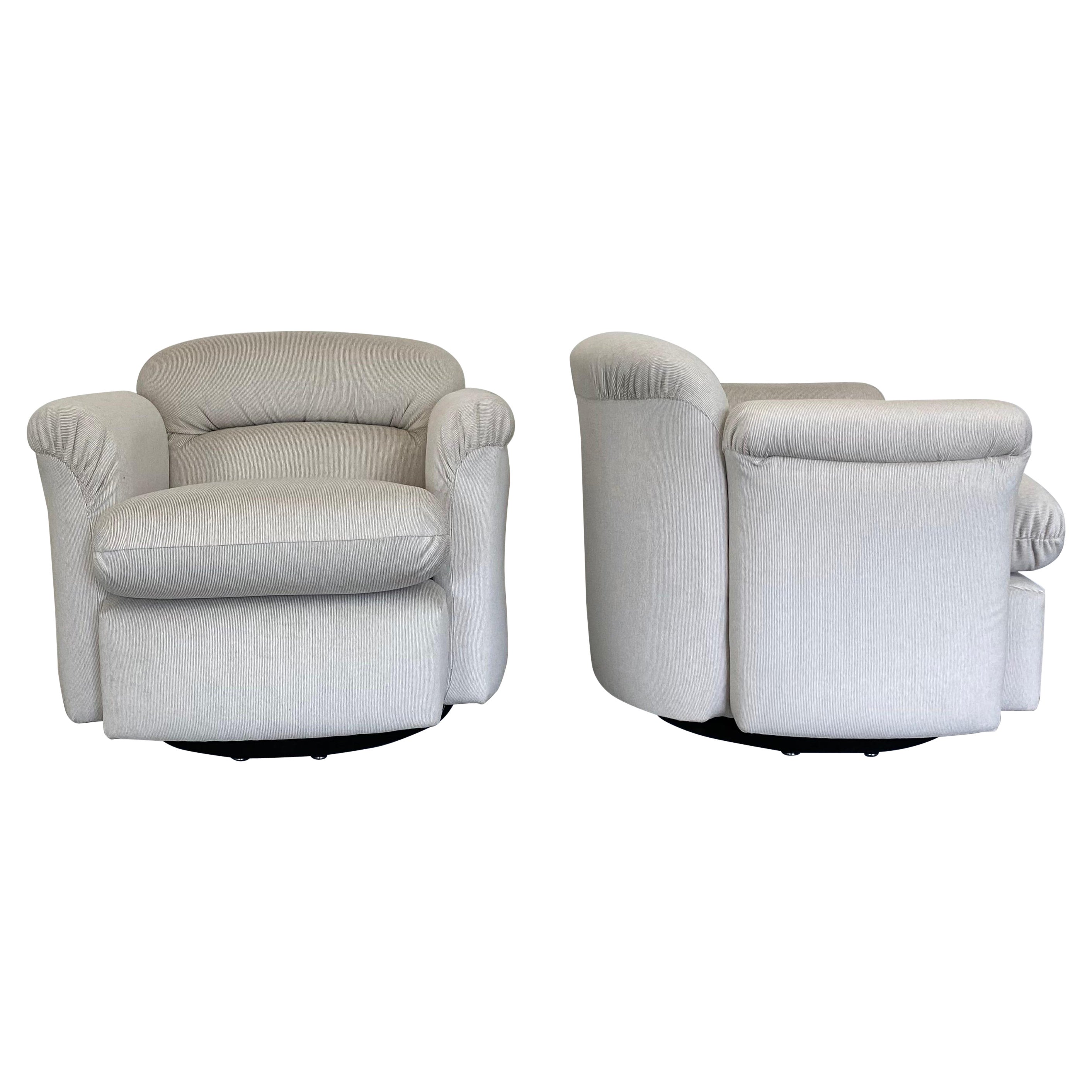 Preview Post Paire de chaises pivotantes modernes en vente