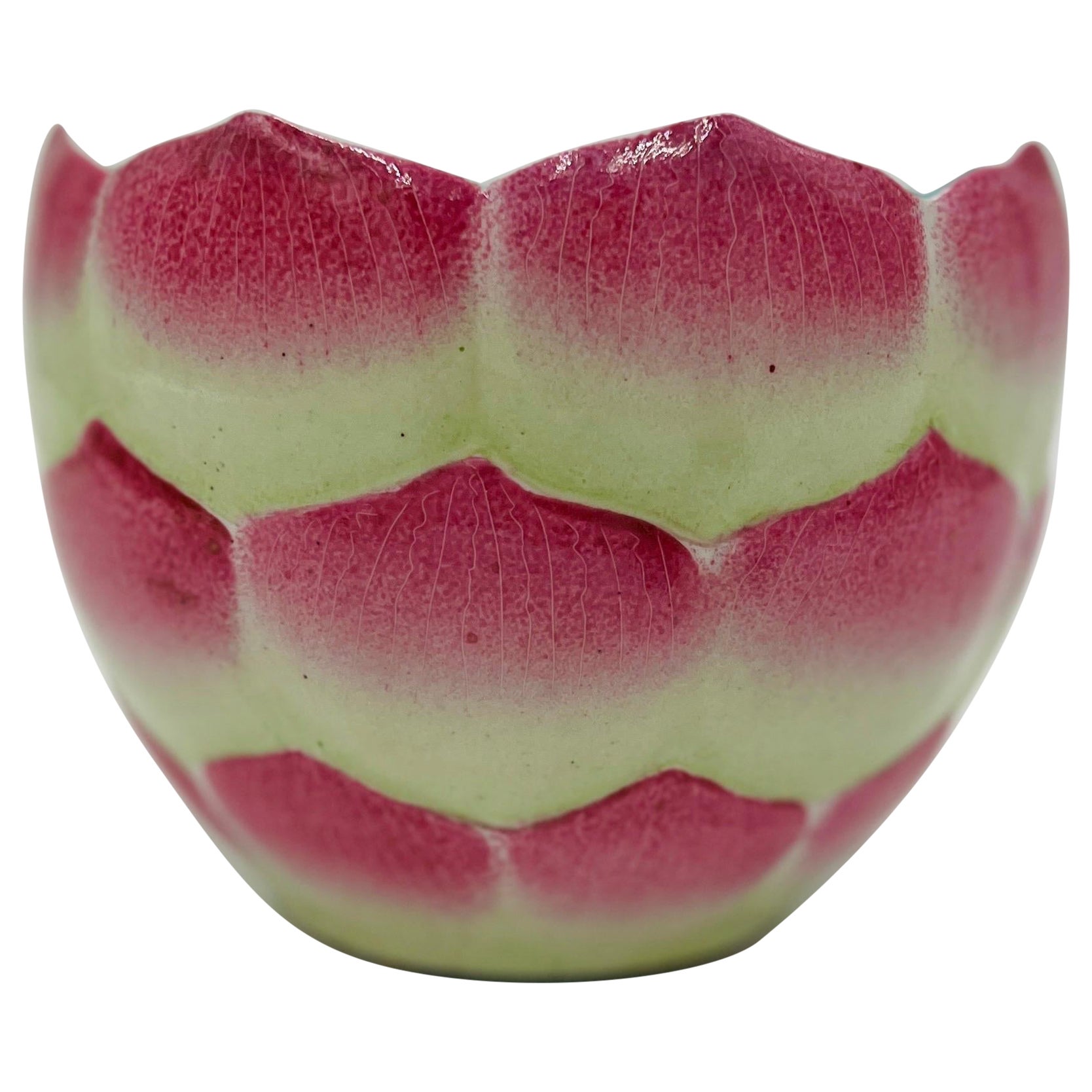 Vase chinois en porcelaine de style Qianlong à décor polychrome en forme de fleur de lotus