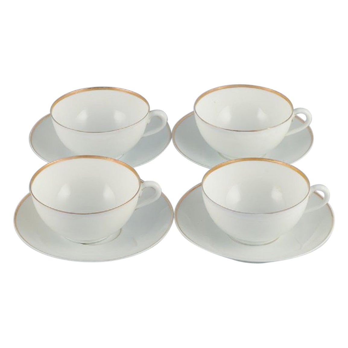 Rosenthal, Deutschland, ein Set aus vier großen Teebechern und passenden Porzellanschalen.  im Angebot