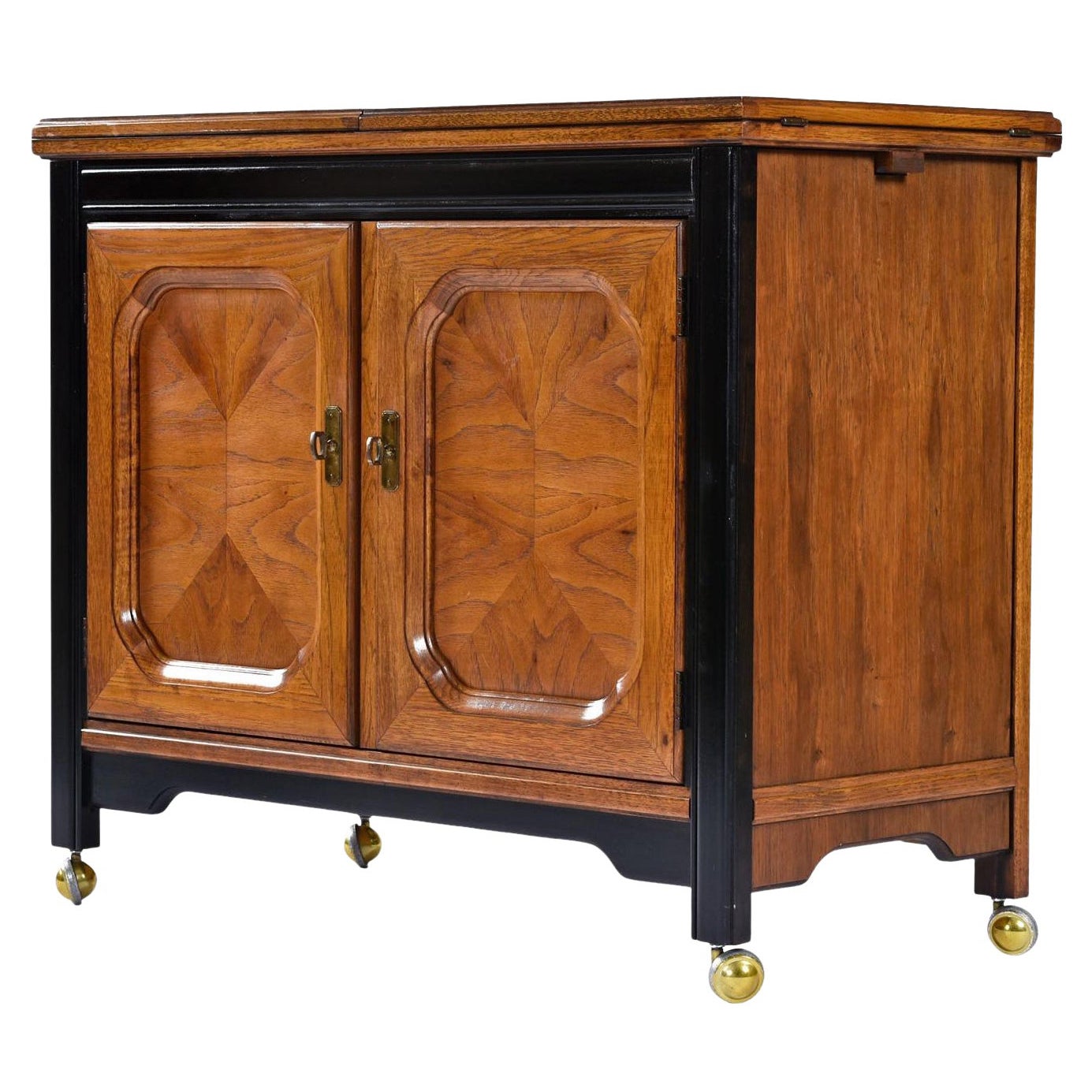 Thomasville Embassy Asian Modern Style Campaigner Serveur d'appoint en laiton Dry Bar