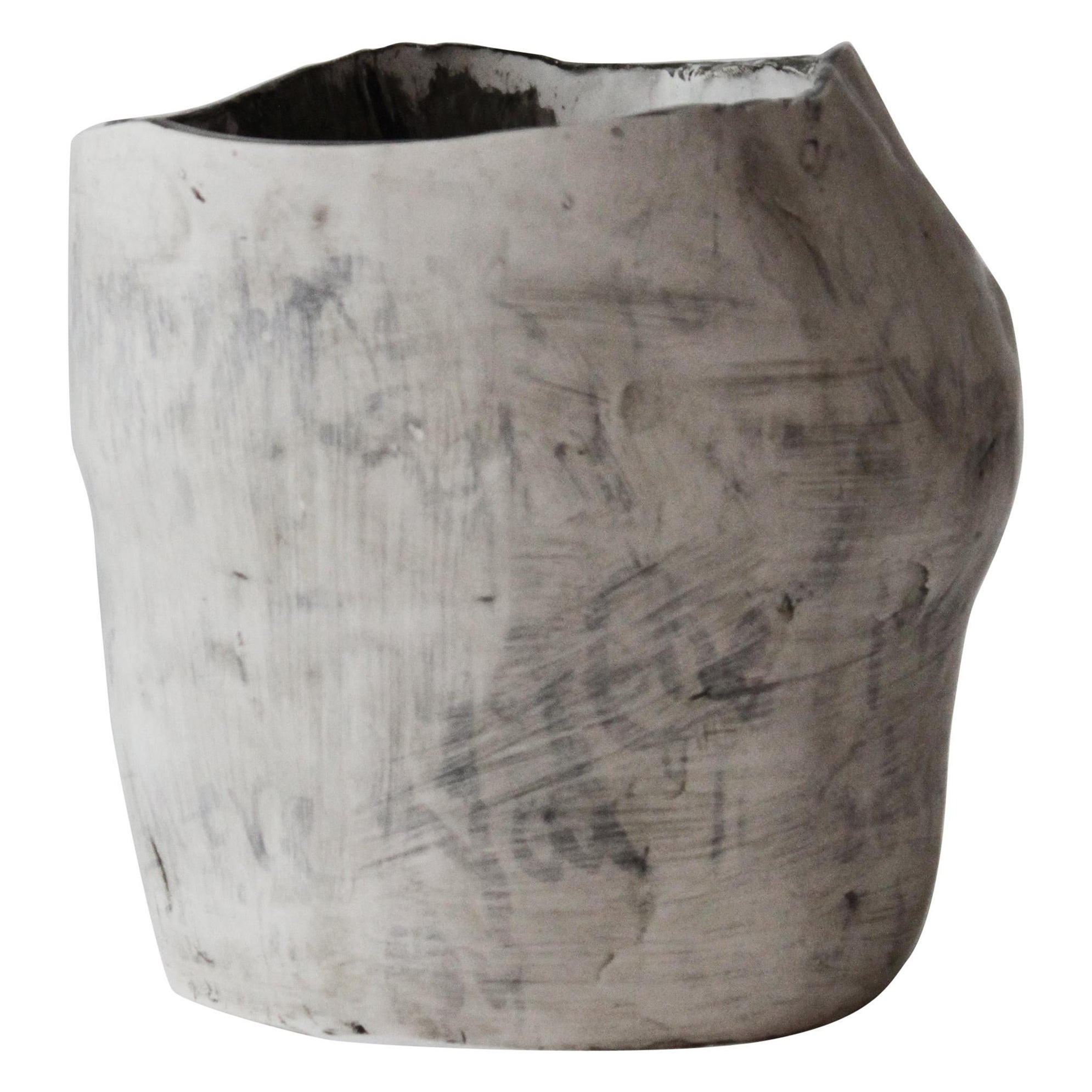 Vase „Amorphia L“ aus glasiertem Steingut von Lava Studio Ceramics im Angebot