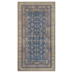 Antiker königsblauer handgewebter Khotan-Teppich aus Wolle mit Granatapfelmotiv