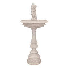Fontaine italienne du 19ème siècle en marbre blanc de Carrare