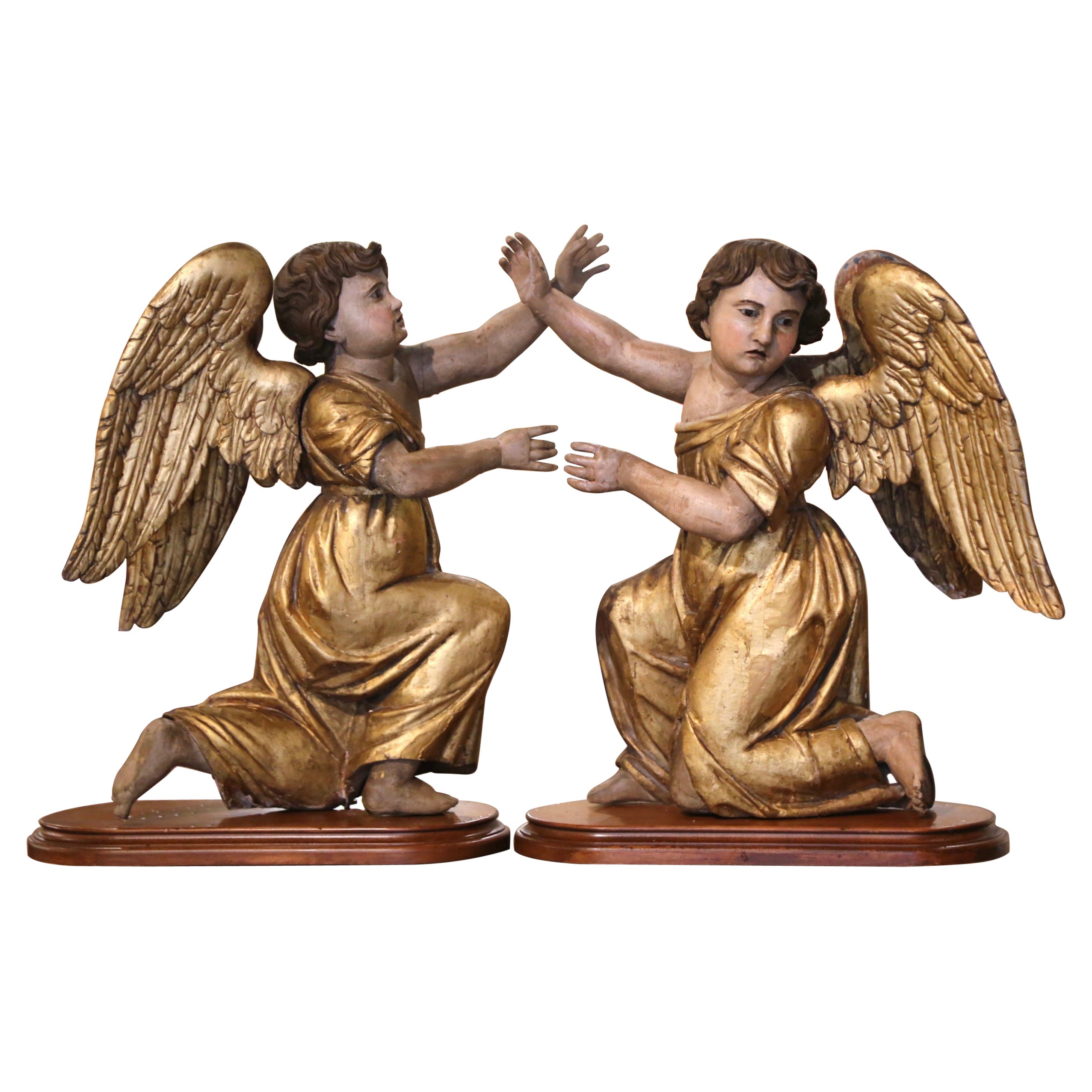 Pair of 18th Century Italian Carved Giltwood and Polychrome Angel Statues For Sale