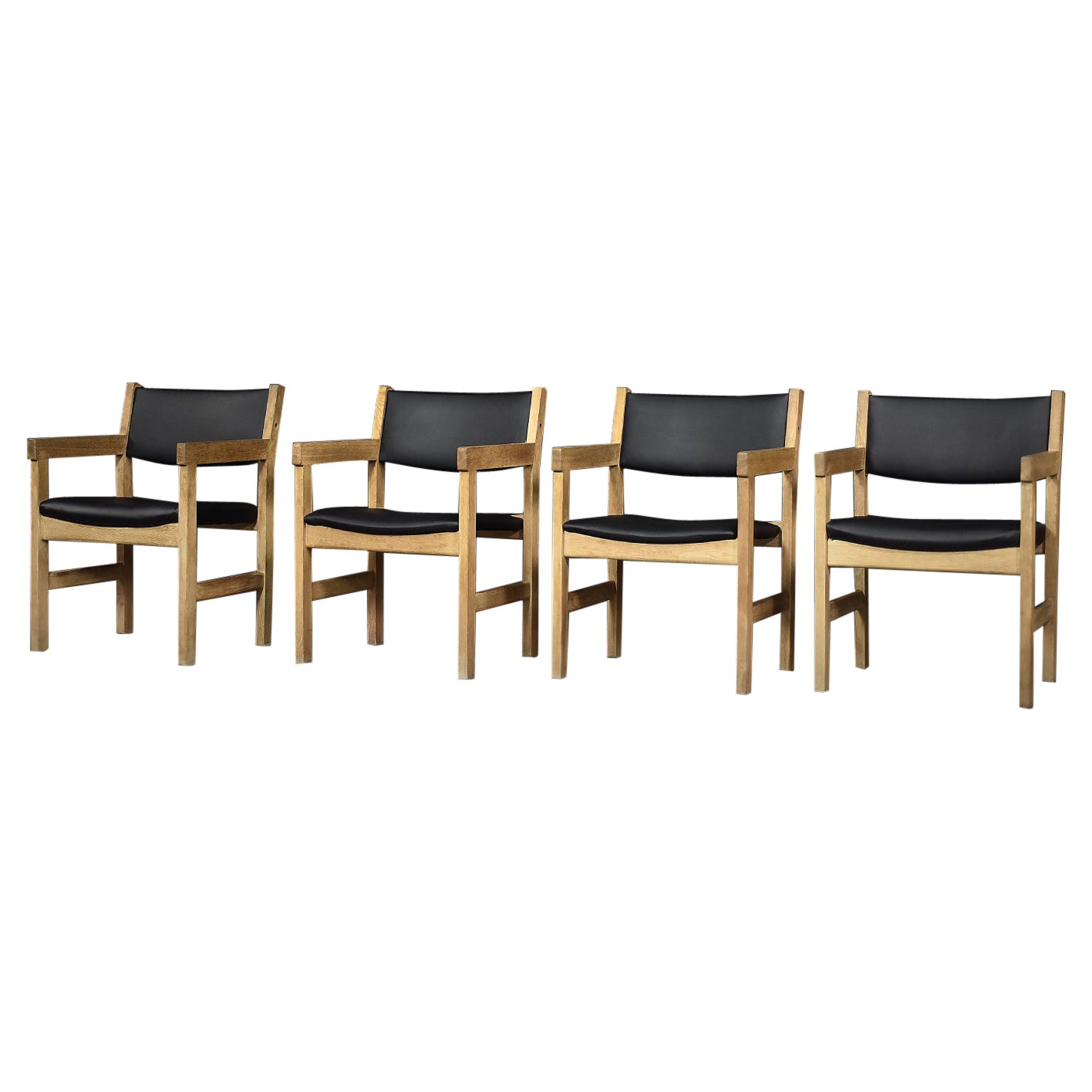 Set of 4 Vintage Midcentury Danish Modern Oak Chairs by Hans J Wegner for GETAMA For Sale