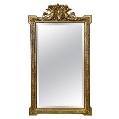 Espejo de manto de madera dorada estilo Luis XVI